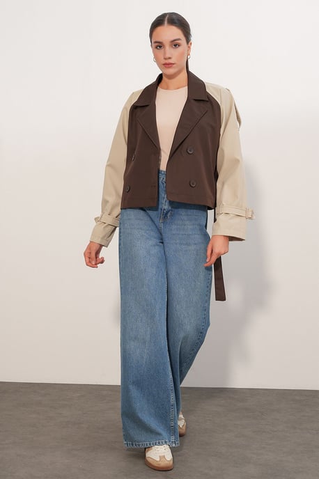 Korte Bouwde Trenchcoat - Image 2
