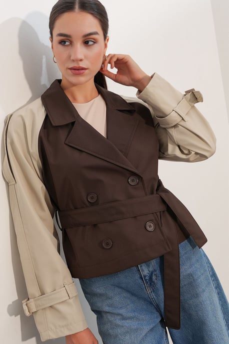 Korte Bouwde Trenchcoat - Image 4