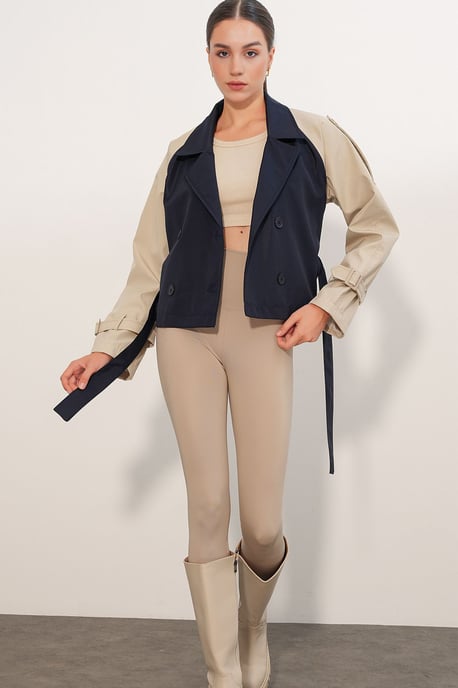 Korte Bouwde Trenchcoat - Image 2