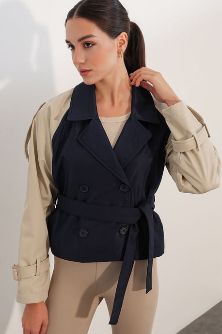 Korte Bouwde Trenchcoat - Image 3
