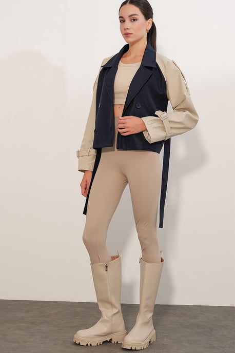 Korte Bouwde Trenchcoat - Image 4
