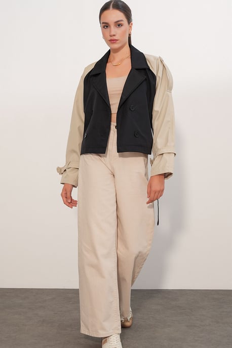 Korte Bouwde Trenchcoat - Image 3