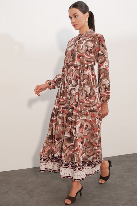 Gebuttonde Maxi Jurk met Ronde Hals en Tailleband - Image 4
