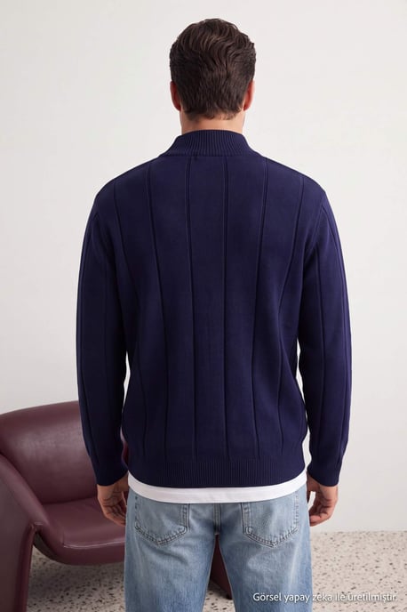 TRENDYOL MAN Heren Donkerblauw Gestreept Lang, Regular fit Truien - Image 4