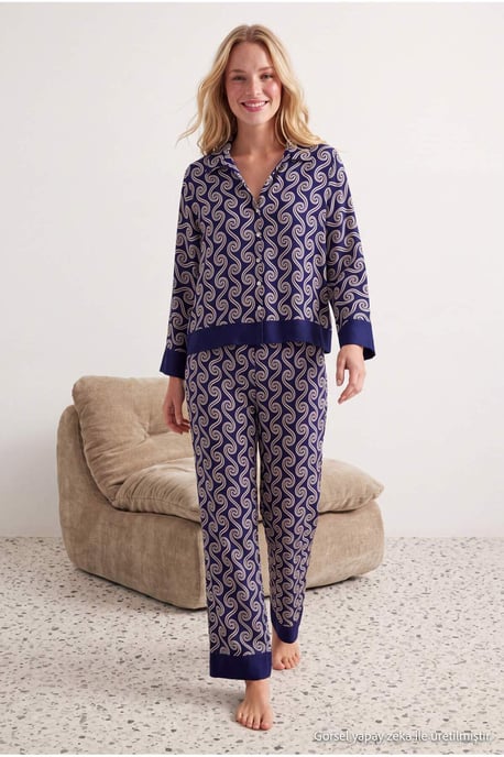TRENDYOLMİLLA Dames Donkerblauw Geometrisch patroon Lang, Regular fit Pyjama- Sets - Image 1