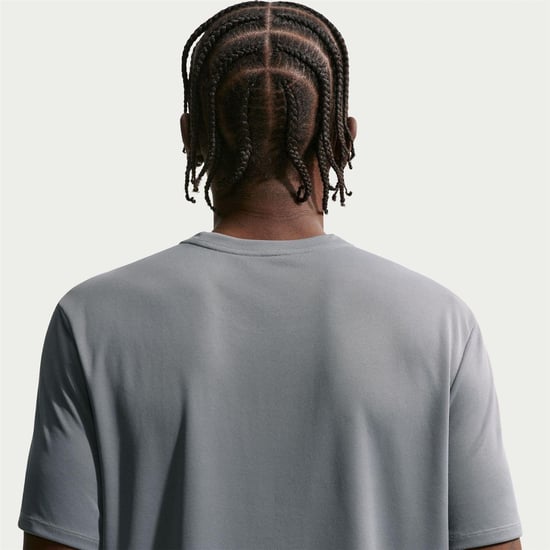 Nike Heren T-shirt Miler met Swoosh en reflecterende details (Rook Grijs) - Image 2
