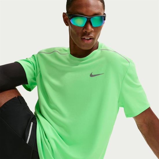 Nike Heren T-shirt Miler met Swoosh en reflecterende details (Groen/zilver) - Image 3