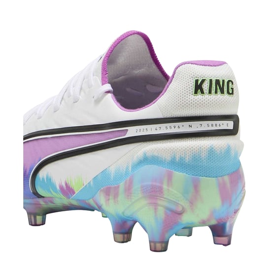 Puma King Ultimate Brilliance Tie Dye voetbalschoenen voor heren, voor harde ondergrond (Wit) - Image 2