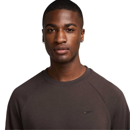 Nike Heren-sweatshirt met Dri-FIT-technologie en UV-bescherming uit de Primary-collectie (Bruin) - Image 3