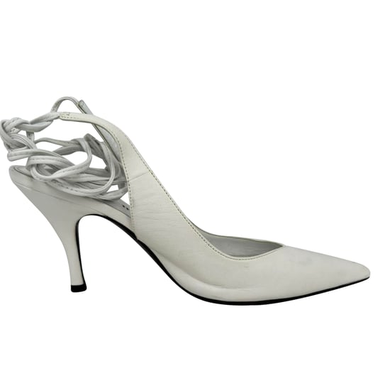 De Attico pumps met spitse neus en strikceintuur in wit leer - Image 1