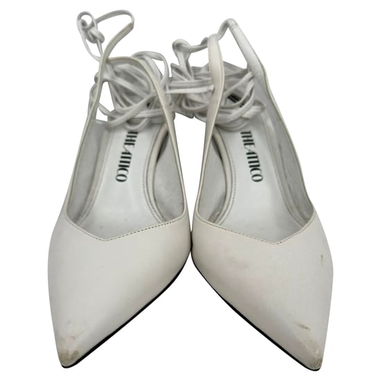 De Attico pumps met spitse neus en strikceintuur in wit leer - Image 2