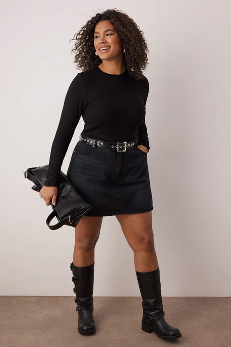 Trendyol Curve Dames Zwart Effen Lang Getailleerd Grote maten Blouses - Image 1
