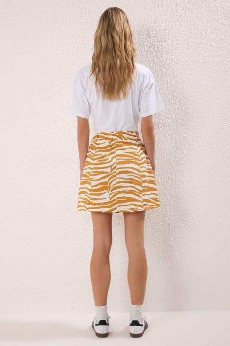 TRENDYOLMİLLA Dames Geel Dierenprint Kort / Mini A-lijn A-lijn Rokken - Image 3