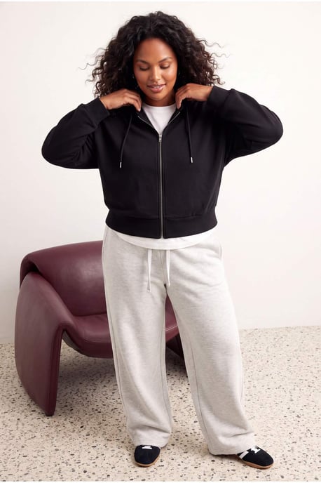 Trendyol Curve Dames Zwart Effen Lang, Regular fit Grote maten Sweatshirts - Image 2