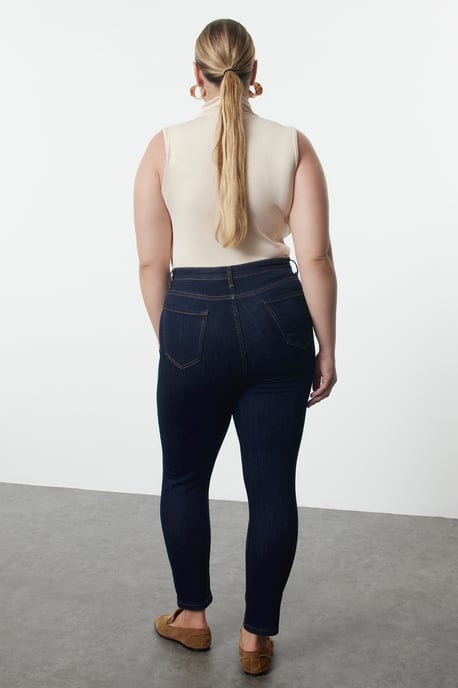 Trendyol Curve Dames Blauw Effen Skinny Hoge taille Grote maten Jeans - Image 4