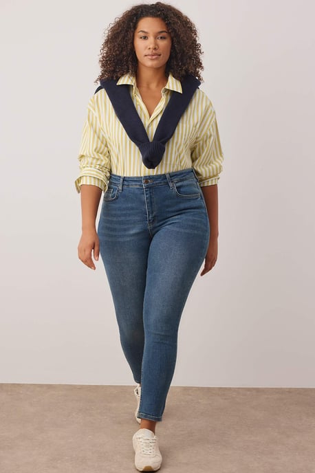Trendyol Curve Dames Donkerblauw Effen Skinny Hoge taille Grote maten Jeans - Image 1