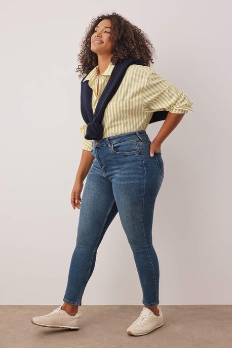 Trendyol Curve Dames Donkerblauw Effen Skinny Hoge taille Grote maten Jeans - Image 6