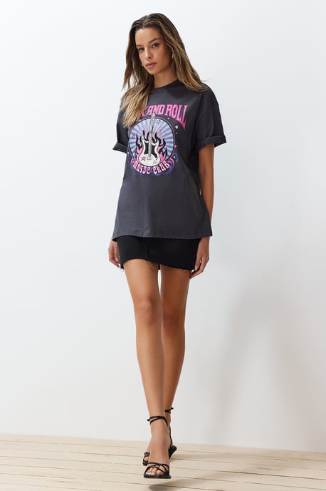 TRENDYOLMİLLA Dames Grijs Grafisch Kort Oversized T-shirts - Image 2