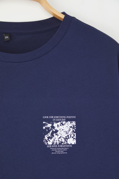 Trendyol Curve Dames Donkerblauw Rugprint Kort Oversized Grote maten T-shirts - Image 5