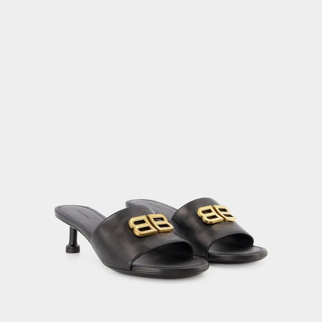 Balenciaga leer 2025